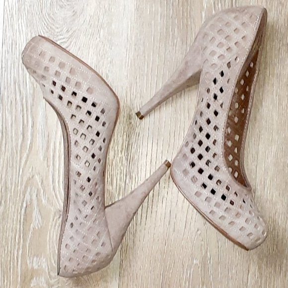 Steve Madden "Taliaa" Medium Tan Suede Heels - Picture 4 of 5